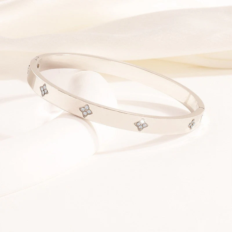 Solid Sparkle Clover Bracelet